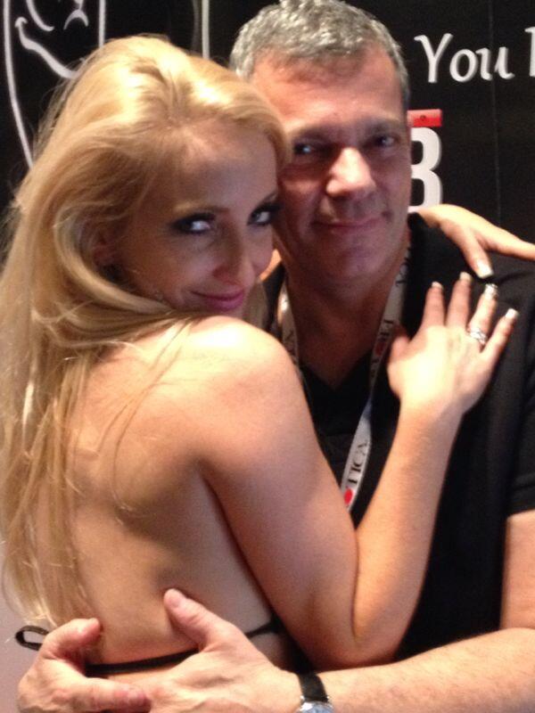 DiamondCondoms's tweet image. What a ending to erotica