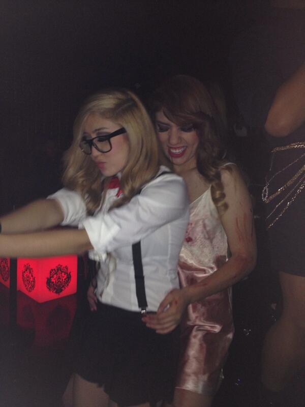 Momohomo_21's tweet photo. My bff @yocrys last night at @VanityWeHo with her gf 😍😎 http://t.co/Ys9wJvF4U8