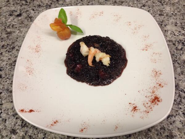 ViaVeneto1's tweet photo. Risotto Venere gamberetti &amp; zucchine         By Conti Ugo &amp; Ughi http://t.co/Pw9MwZdoGb