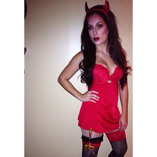 lani_mcgee's tweet photo. Dancin with the devil ❌✖️ http://t.co/shNqmIE69D
