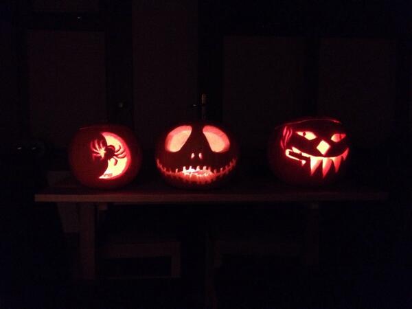 miko88's tweet photo. #Halloween #pumpkins http://t.co/qRnnSwZQaa