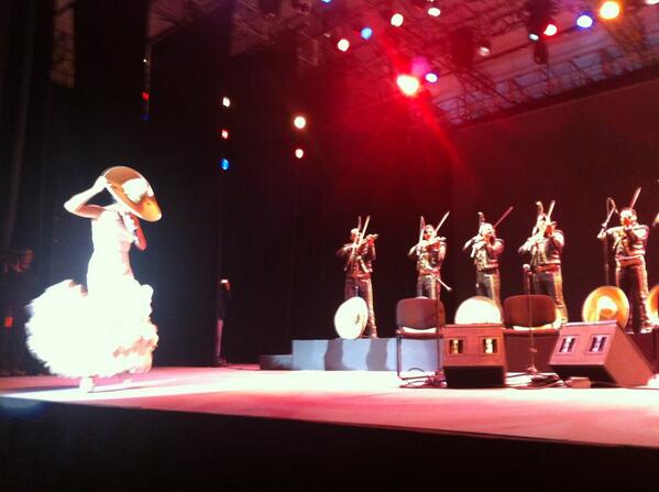 Clausura del <a href="/cervantino/">Festival Cervantino</a> 2013, flamenco y mariachis unidos en homenaje a José Alfredo Jiménez. ¡Nos vemos en 2014!