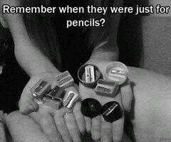 FatOfFuck's tweet image. “¿Recuerdan cuando estos eran solo para lápices?" ¿Pueden recordarlo?