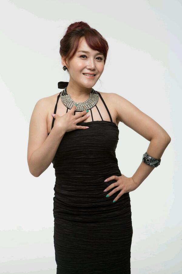 점심 맛있게 드셨나요? 내일부터 저희 뮤지컬`요셉 어메이징`이 첫 공연을 올립니다! 오늘의 나레이터 두번째 배우는 다수의 작품에서 호평을 받은 배우“김경선“씨입니다.아름다운 배우 “김경선“씨 다들 기대해주세요!