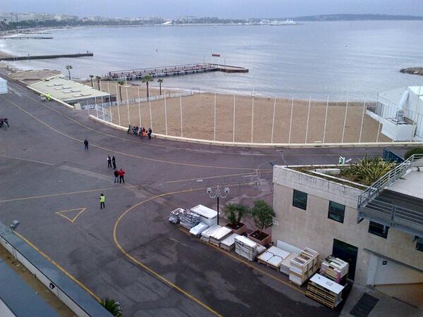davidlisnard's tweet photo. Démontage #TFWE et préparation #MarediModa et #Mapic par l'équipe logistique du #PalaisdesFestivals&amp;Congrès #Cannes. http://t.co/llB4GmZmU5