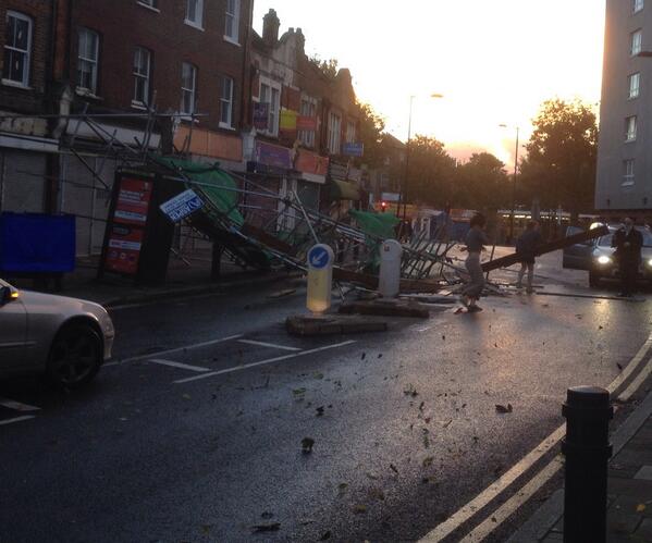Scaffolding down on Manor Rd n16. Thankfully no-one hurt.  #ukstorm