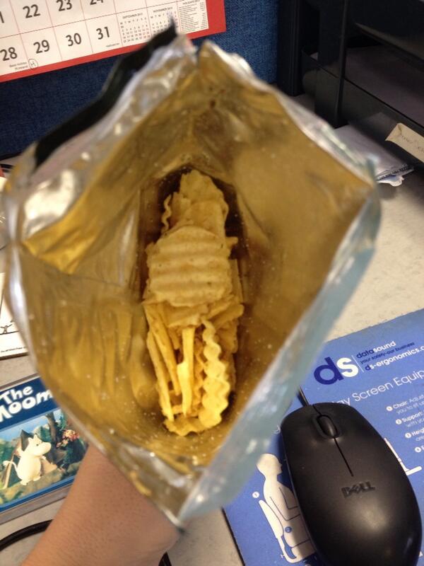 lunamctuna's tweet image. Haven't eaten any crisps from this bag @seabrookcrisps #howempty #disappointing #multipack #seabrooks