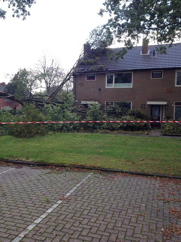 Ruudstra's tweet image. Boom op huis @gem_Leek @rtvnoord