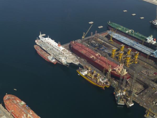 "<a href="/TravelerInDubai/">Shantanu</a>: #QE2 at #Dubai Drydocks this week 2/2 "