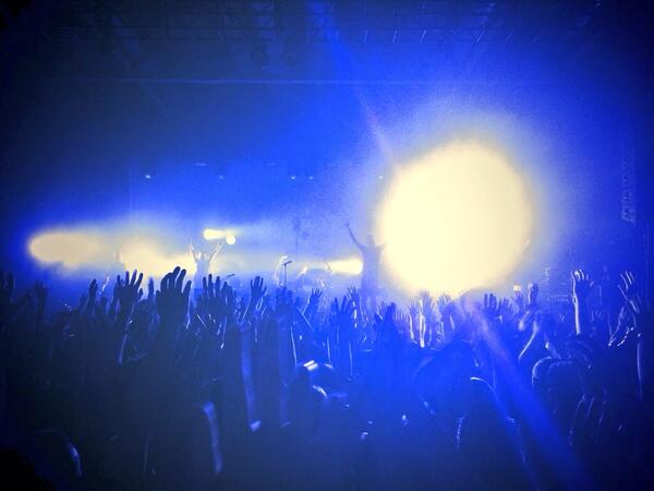 Great gig in #berlin! Thank you <a href="/editorsofficial/">EDITORS</a>. Great show <a href="/THMSSMTH/">Thomas Smith</a>!