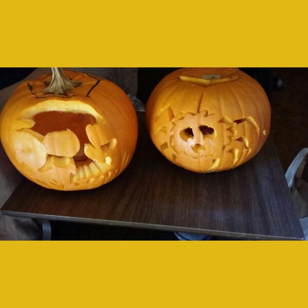 elle22robin's tweet photo. Lara and I carved pumpkins today. I did the skull. She did the spider. http://t.co/LUwxjDmaTv