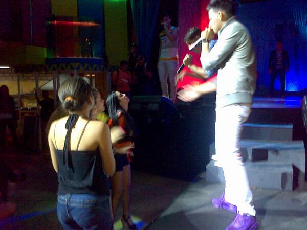 Joee_CM's tweet photo. @reiggisosa #CaribeConcert @FusionVenezuela http://t.co/OENATdaNbD