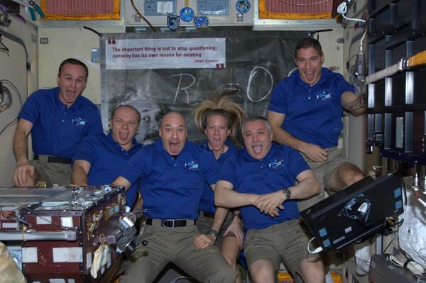 astro_luca's tweet image. A special #Exp37 tribute to Albert Einstein #ATV4 :P