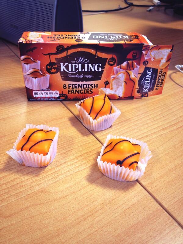 callum_gx's tweet image. @MrKiplingCakes amazing Halloween fiendish fancies! Scarily delicious! Mmmmm! #stormrations @vickiiJRs @paddyinacab