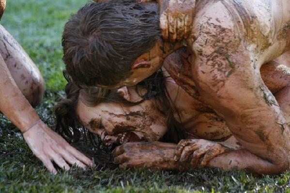 #Modderpartykie! <a href="/dee_strauss/">DenielleStrauss</a> sterkte met die eksamen, #Malie #DesemberBackupPlan #baljaar #Konsentreer!