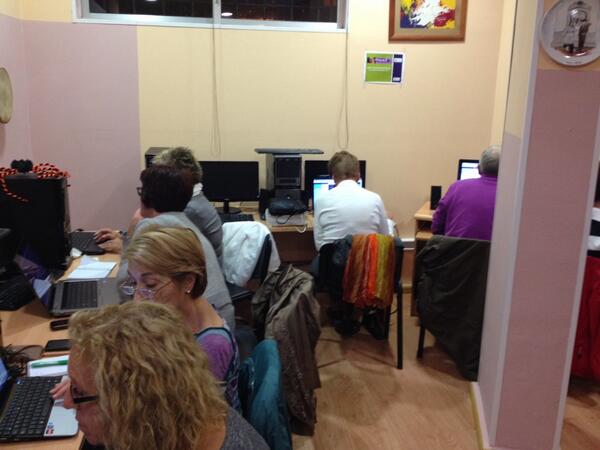 CursoDeputacin's tweet photo. Estoy enseñando twitter a una clase con un gran nivel!! http://t.co/qngpw5786S
