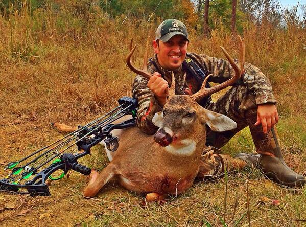 CarbonElement's tweet photo. @AXEBroadheads @HSSVest @PassinItOn @HusqvarnaUSA @UnderArmour @LeupoldStevens @AntlerInsanity http://t.co/jLGOKb1dck