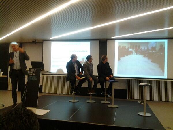 esthersubias's tweet image. #COTalent @jesusmartinez parla de col.laboracio, nodes i comunitats que produeixen contingut
