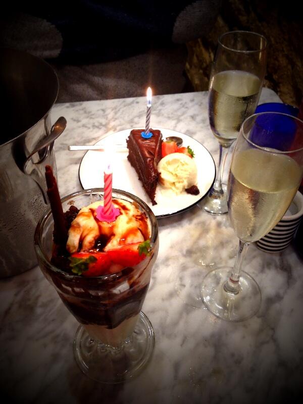 _Sam_Howard's tweet photo. @PizzaExpress Cirencester - great place/staff! Lovely meal + free birthday Prosecco! #delicious! http://t.co/vxh9Uegqqs