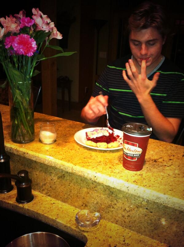 Kylie_lauren123's tweet image. This is what josh does when he gets to my house #3cookies #cake #timhortons