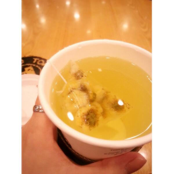 음악을 듣다 순간 멍해진다.
기억은 어딜가지 않으니...

그대가 그리워 다시 가을인걸 알았네.
울지는 않지만 
간신히 담담히 나를 이렇게 또  헝클어 
성시경. <바람,그대>중.