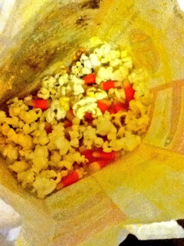 naaaaaaattt's tweet image. Popcorn with candy corn. It's a thing. #thatstudygrind