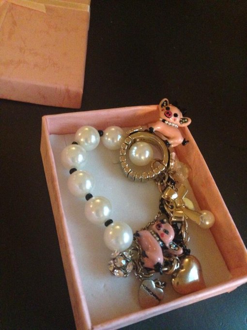 I am loved! Yay omg omg 💋💋💋 http://t.co/nNnS9fAfqC<a href="/tag/copromote"class="tags"><span>#copromote</span></a>