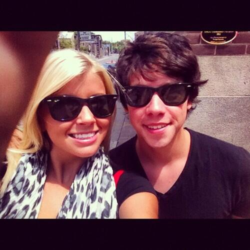 ItsJenMiddleton's tweet image. Rockin the shades with Elijahhh.