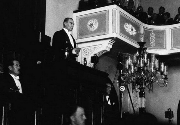 BeyazitKulesi's tweet photo. Cumhuriyet'in 90. yılı kutlu olsun! http://t.co/5yB4ydaoCN