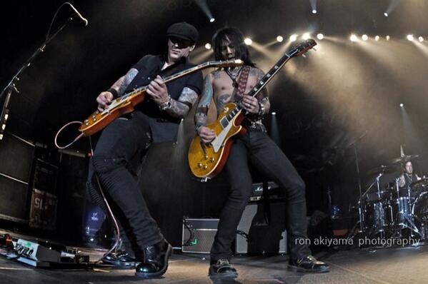TheRealKFN's tweet photo. Great photos by Ron Akiyama in Boston w @MistressCarrie and @waaf http://t.co/bezzw4JxaB
