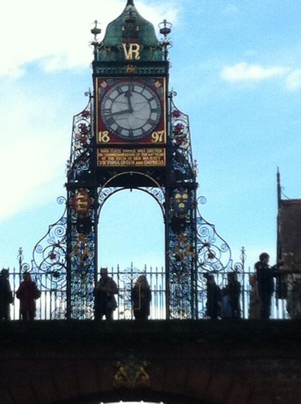 MoSlinn's tweet image. My my that's a big um #welcometoChester #oldclock #history #christmasshopping