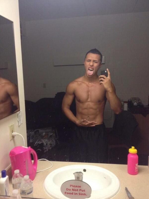 WhoDatD2L's tweet photo. Imma get back to this and then some! #college #UNLV #misstheSRWC #ackbad #nohomo http://t.co/6ChXR9xiTi