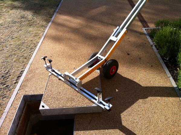 RyedaleSolution's tweet image. Arnold compact lifting the lid on drainage problems.