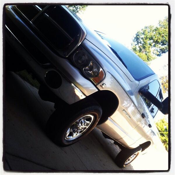 tyler_wease's tweet photo. Truck Tuesday 😍 #cummins #5point9 http://t.co/bBoYQqjBh1