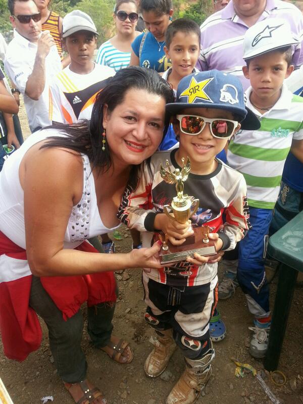 williams_laya's tweet photo. El alcalde del deporte franco gerratana colabora con el motocross @rosciogerratana @NicolasMaduro @sulmeavila http://t.co/2y51grO31Q