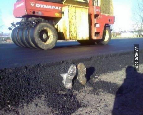 DynamicClosures's tweet image. Happy Friday! This is not a good prank to play on your boss.  Original image found at: buff.ly/1aBFNWI