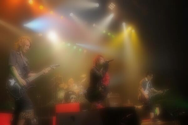 __________To_M_'s tweet photo. -

.

.

　　其 の 笑 顔 で 俺 は 

　　　　　　幸 せ に 成 れ る ん だ

　　V i s u a l 系　　／　　N r 

　　я т　　⇄　　御 迎 え

.

.

- http://t.co/DJJ9Umr3vG