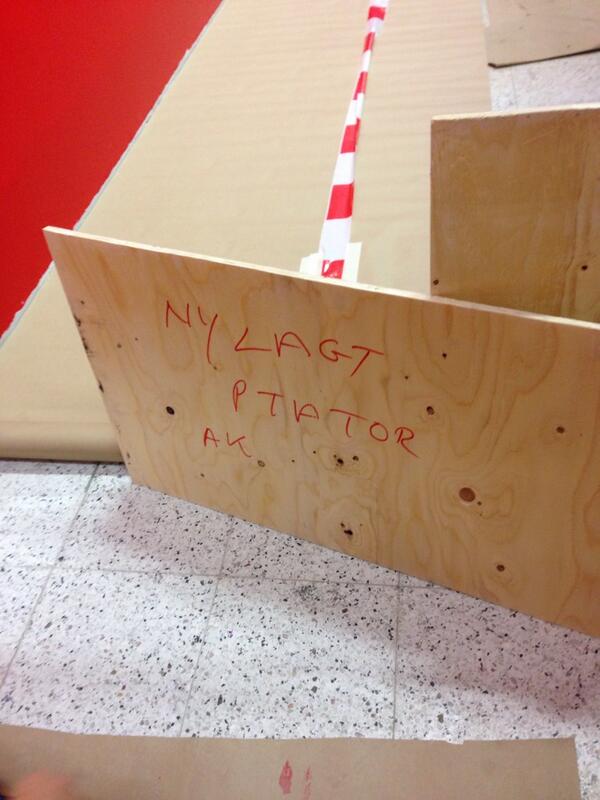 Här får man se upp.. Tydligen nylagda ptator på golvet