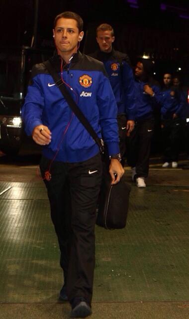 irfangpenk's tweet photo. RT @UtdIndonesiaJKT: Para pemain sudah tiba di Old Trafford untuk match melawan Norwich malam ini. via @ManUtd http://t.co/ZjavoAuXxj