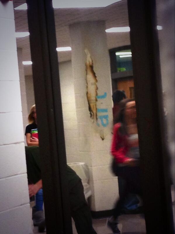 _basedmackxo's tweet image. did somebody really try to like... light the school on fire???? #UEproblems lmfao