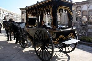 Cementiris de Barcelona oferirà enterraments d'època amb carrossa fúnebre!! Què tètric! #castanyada #halloween