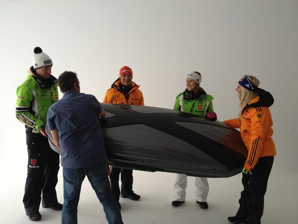 skiverband's tweet photo. Hinter den Kulissen der DSV #Einkleidung: Fotoshooting Teil 3 #dsv #WirfuerD http://t.co/P8Y9eigPxa