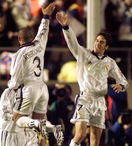Raul7Capitan7's tweet photo. El Balón de Oro perdió todos mis respetos cuando no le otorgaron el galardón a estas Leyendas... #Madridismo http://t.co/fe4fCgfpCb