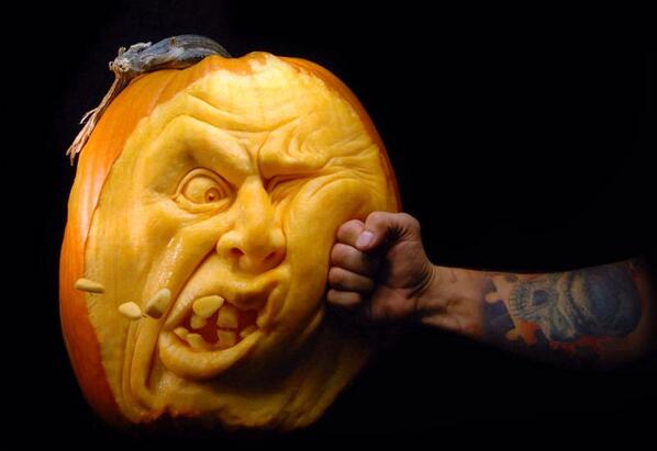 ChiveOnMiami's tweet photo. Knock out punch #carvethatpumpkin http://t.co/00jbUVRLup