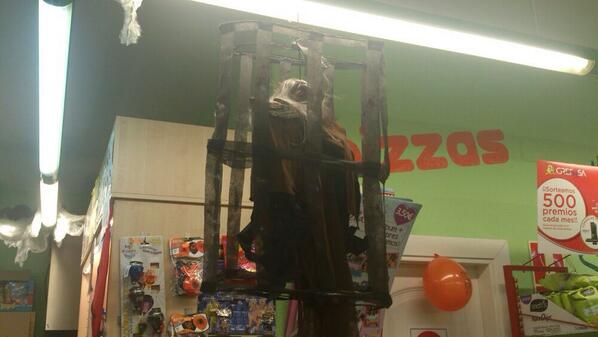 Ya tenemos la tienda decorada para Halloween