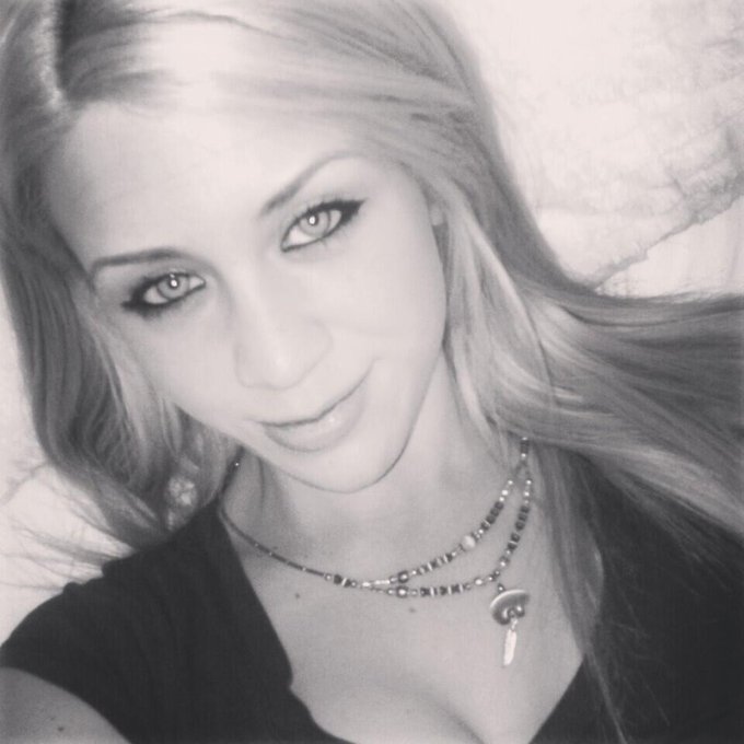 RT if u like(: hope everyone is having a good week so far! http://t.co/K7gmeFy9lL