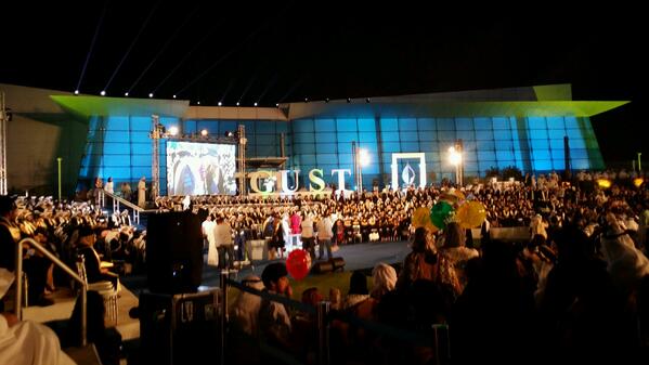 Alexa7s's tweet photo. Tonight at @Leweey Graduation! 🎓 Congrats big sis💕 http://t.co/gjTXV0dfCa