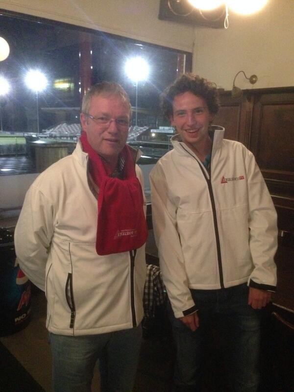 @Excelsior31tv beschikt over nieuwe jassen gesponsord door <a href="/Profimex/">Profimex Rijssen</a> en zijn morgen van de partij