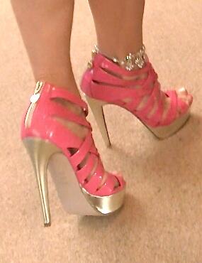 Come and see me, wearing these sexy shoes in my latest film. X http://t.co/eJPIAp7hY1