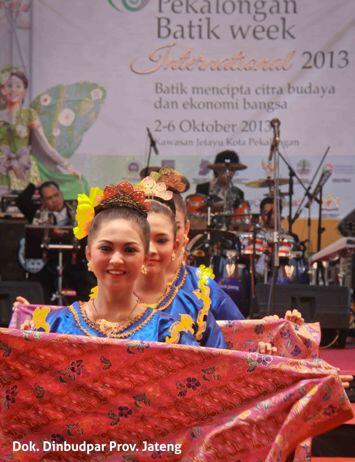 VisitJawaTengah's tweet image. Foto : #EventJateng Pekan Batik Internasional 2013 | Kota Pekalongan | #VisitJateng2013 #Jateng #CityOfBatik